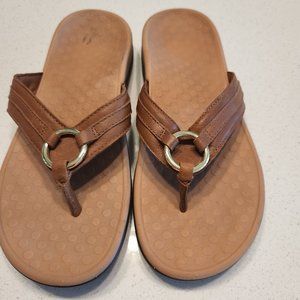 Womens Tan colored Vionic Sandal 7.5 gently worn